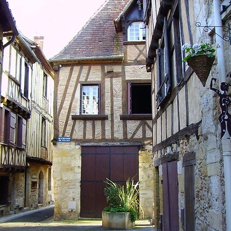 Studio Avec Terrasse Et Jardinet En Centre Ville Bergerac Esterno foto