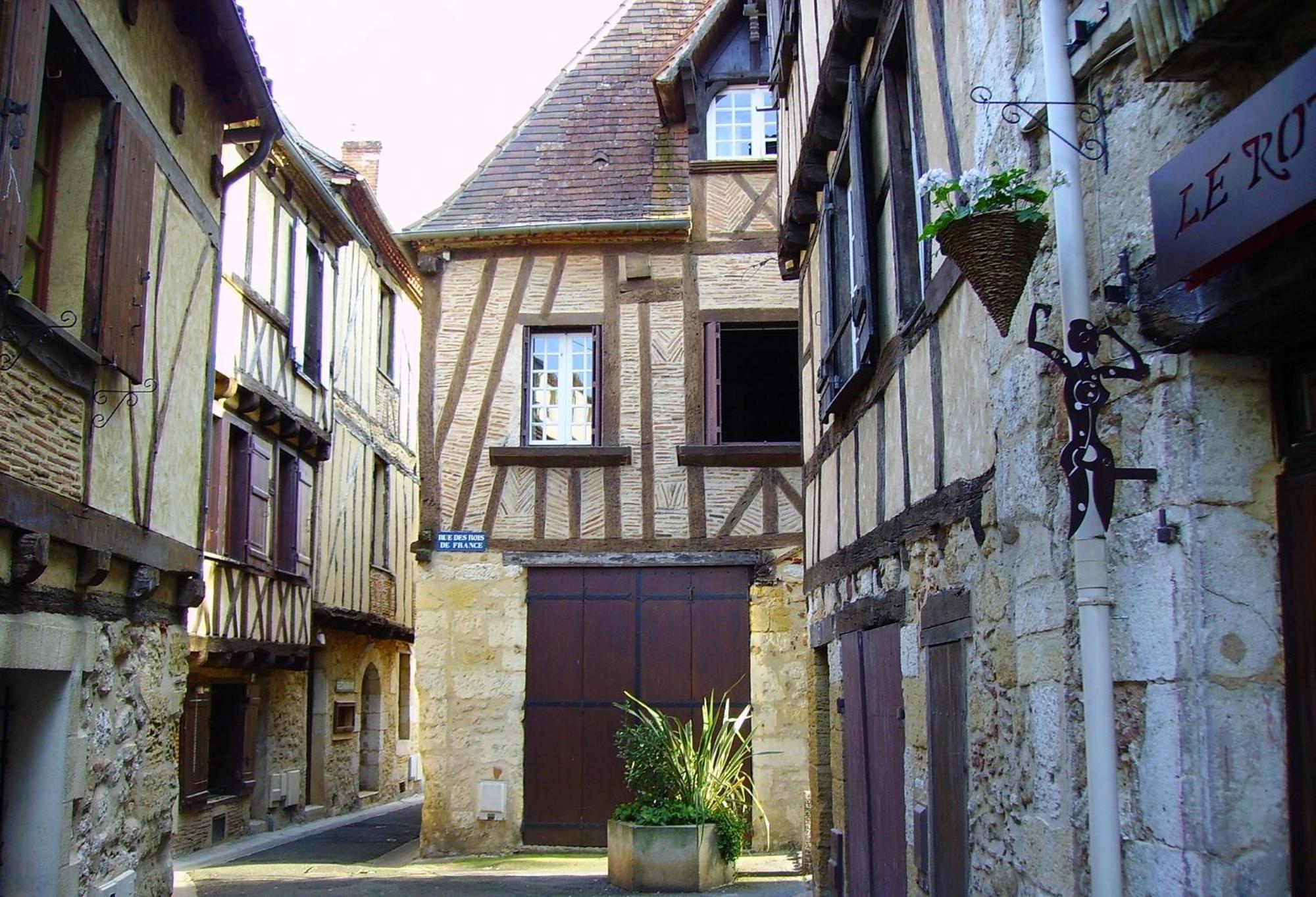 Studio Avec Terrasse Et Jardinet En Centre Ville Bergerac Esterno foto